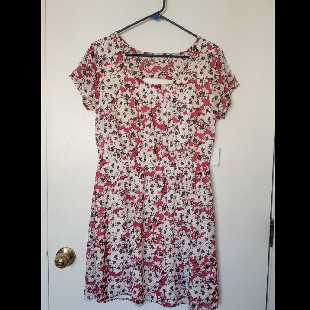 NWT Short Sleeve Cutout Floral Sundress